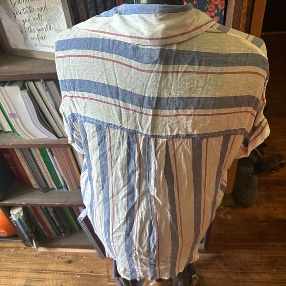 The Good Jane M cropped blue striped button down top - Picture 3 of 4